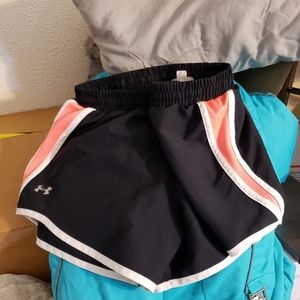 Under Armour girls heat gear shorts